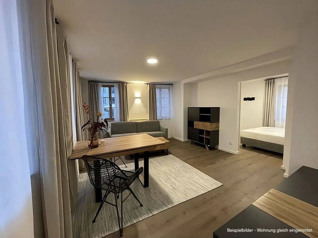 Stilvoll möblierte Altbauperle mit Balkon direkt am Weinmarkt – Irrerstraße 13, 90403 Nürnberg Sebald – Vorschaubild 6