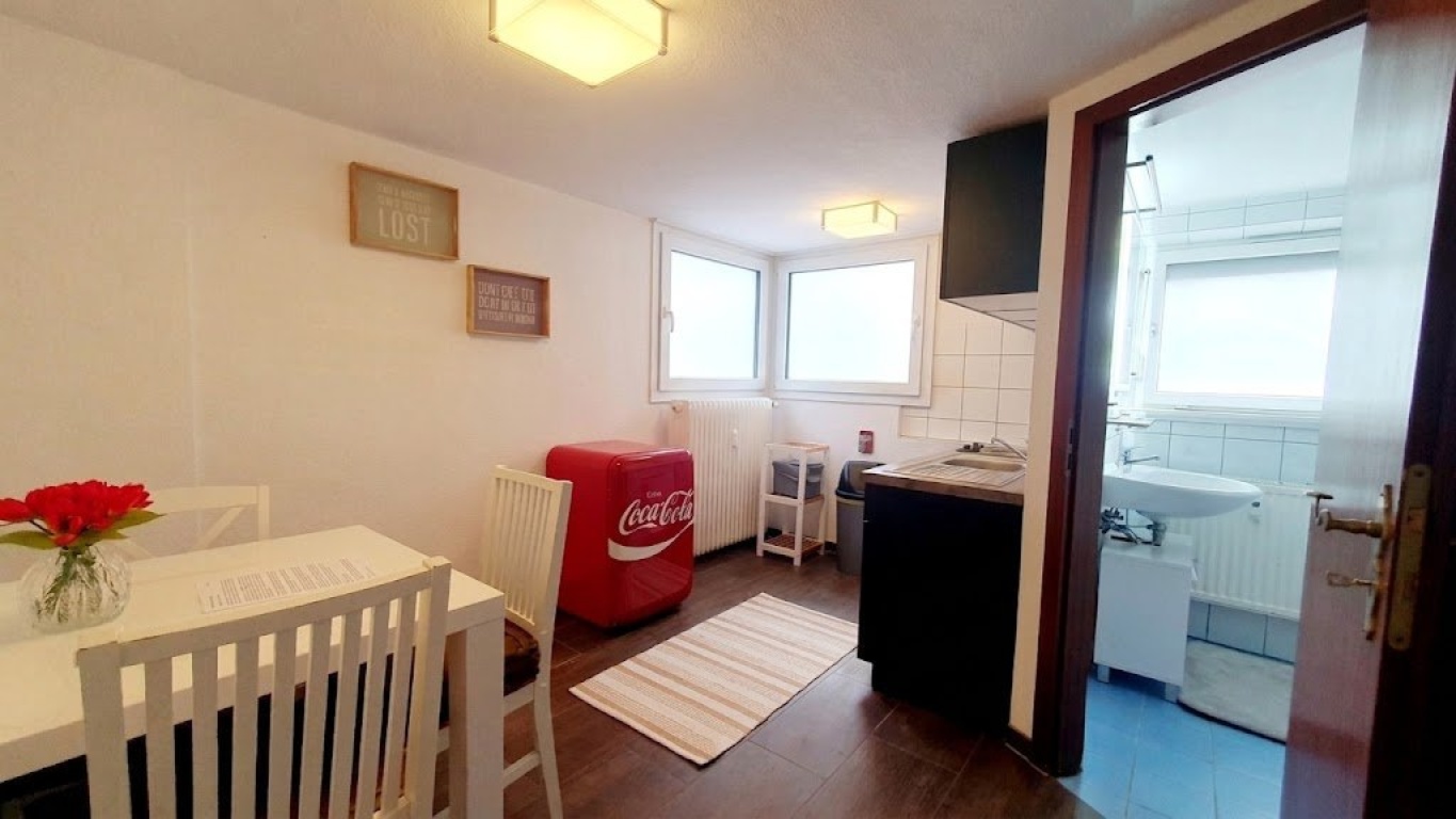Renoviertes, helles, möbliertes 1,5 Zi. Apartement mit neuer Küche und Balkon – Lämmleshalde 33, 70376 Stuttgart Bad Cannstatt – Vorschaubild 4