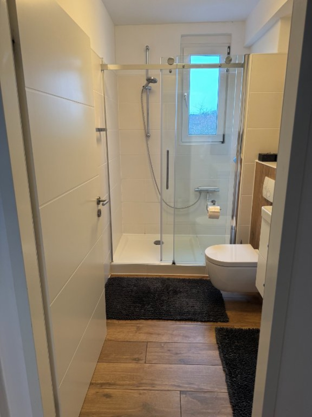 gehobene WG-taugliche Wohnung Köln-Dellbrück | 2 Zimmer | Vollmöbliert | Terrasse 50m2 | wunderschöner Garten 120m2 – Kemperbachstr 32, 51069 Köln Dellbrück – Vorschaubild 6