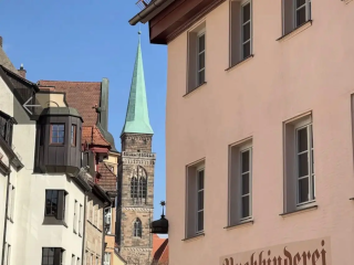 Ad image: Stilvoll möblierte Altbauperle mit Balkon direkt am Weinmarkt