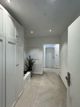 Anzeigenbild: Möbilierte 110 m2 Dachgeschosswohnung auf Zeit (max 12 Monate)