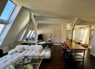 Helle, großzügige Dachgeschosswohnung – 3–6 Monate ab Oktober — photo 1
