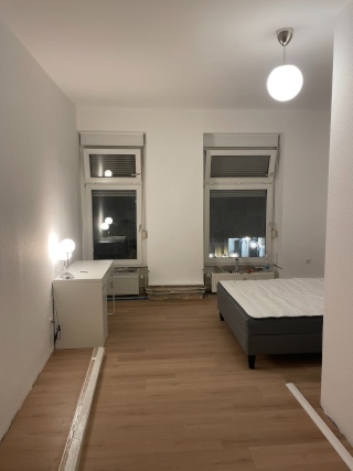 Anzeigenbild: WG-Zimmer in toller und zentraler Altbauwohnung, die gerade noch saniert wird