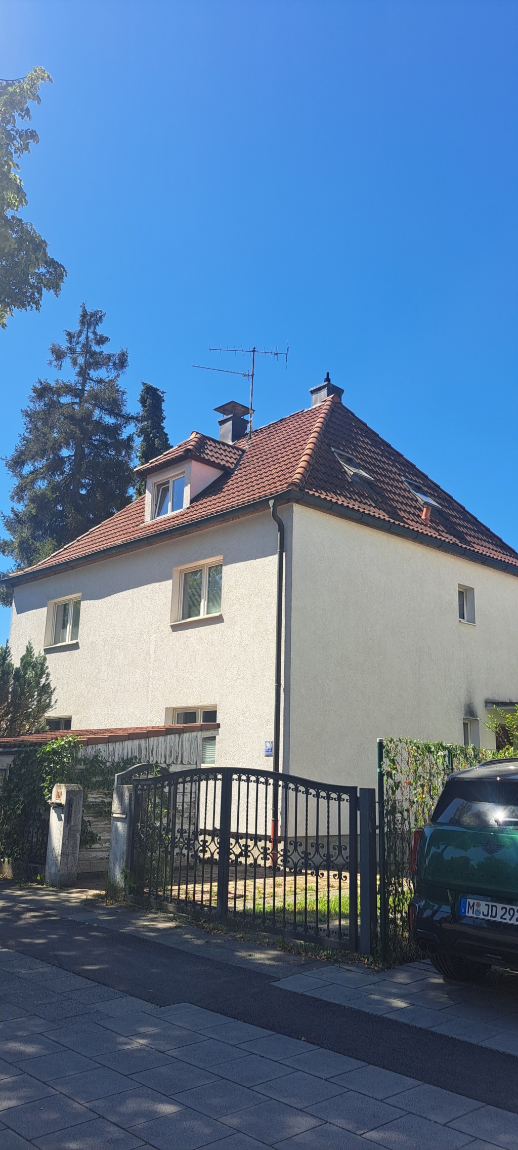 2 Zimmer Dachgeschoss Wohnung in München Laim/Hadern ab sofort tel.:+4917646160325 nur Anrufe – Fürstenriederstr. 190, 81377 München Laim – Vorschaubild 4