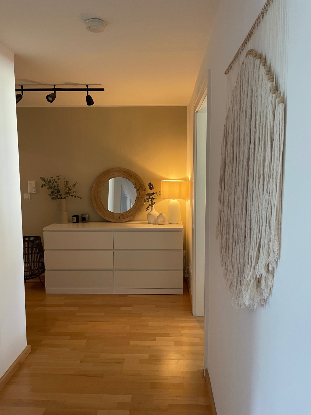 Voll möblierte zentrale 2,5 Zimmer Wohnung mit Balkon mitten in Schwabing an der Münchner Freiheit auf Zeit (6 Monate von Feb. bis Juli 27) – Morawitzkystraße, 80803 München Schwabing-Freimann – Vorschaubild 11