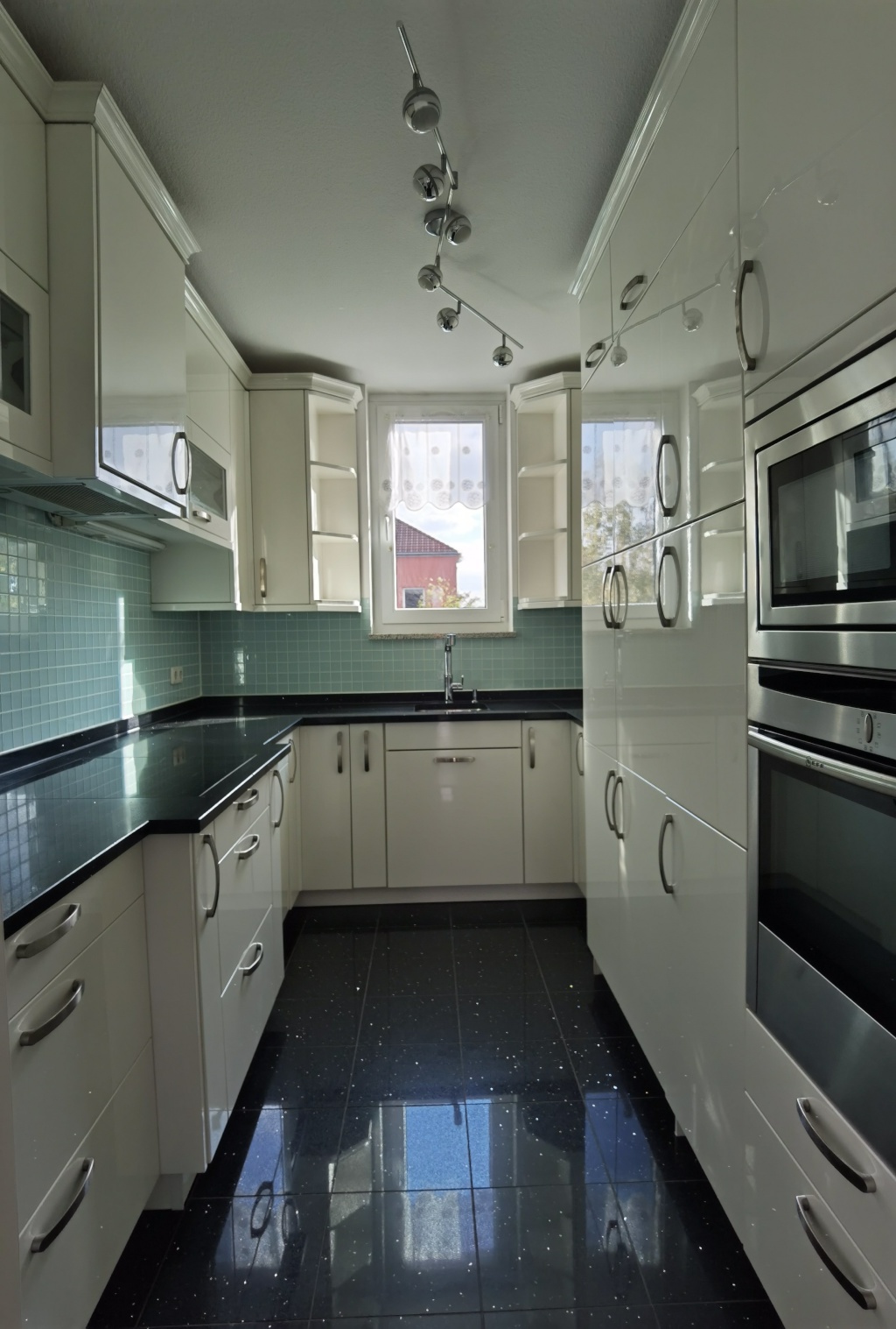 The fully furnished 4 room apartment in Giesing with the all-inclusive fixed-term contract till 19.06.2027 / Die komplett möblierte 4-Zimmer-Wohnung in Giesing mit befristetem All-inclusive Mietvertrag bis zum 19.06.2027 – Werinherstraße 97a, 81541 München Obergiesing-Fasangarten – Vorschaubild 4