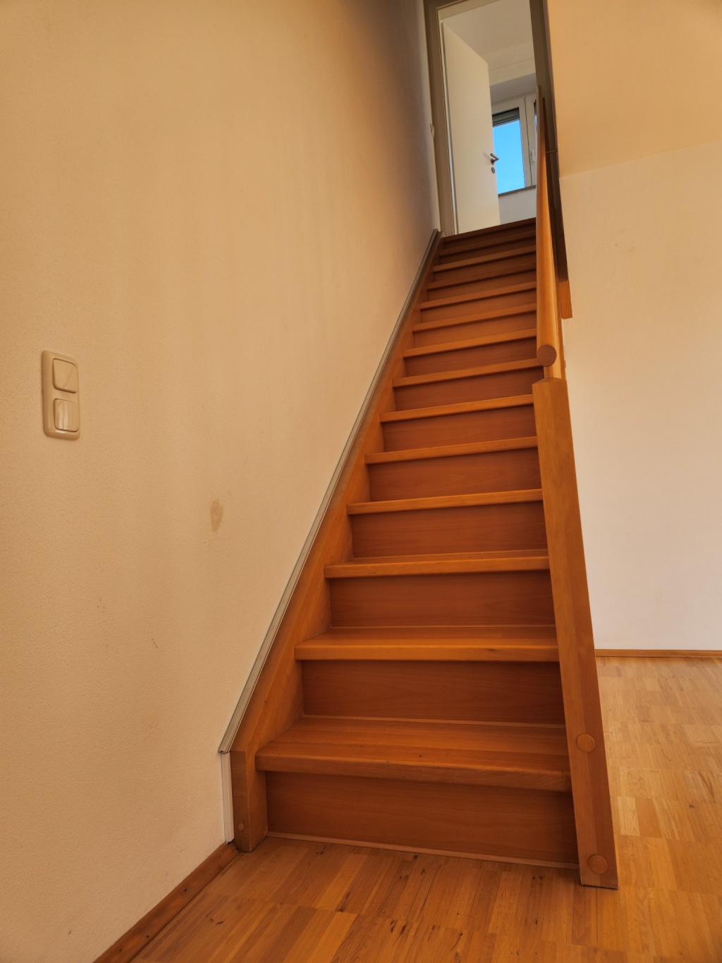 Wohnung Garching Hochbrück Seilerweg 30 - Treppe zum Schlafzimmer 2 (3OG)