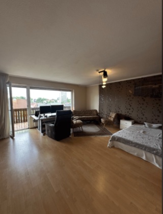 Ad image: Large 30m2 room with balcony for short-term rent in September 2026 (registration possible!)