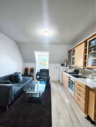 Anzeigenbild: ONLY FOR GIRLS-----------12m2 room available in a flatshare