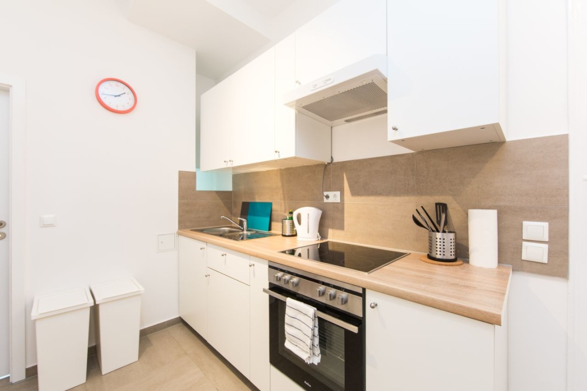 Modern möbliertes WG-Zimmer inkl. Anmeldung – Buschkrugallee, 12359 Berlin Britz – Vorschaubild 2