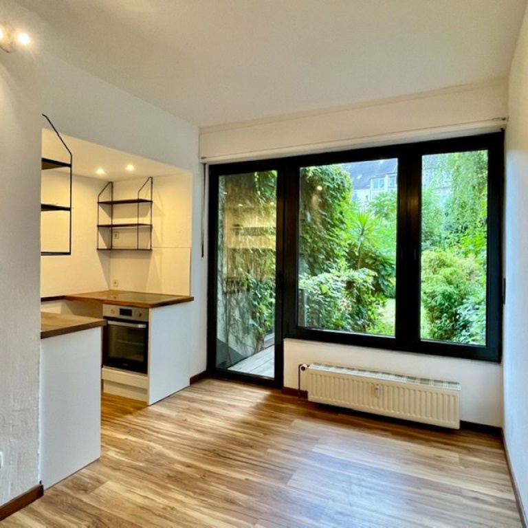 2 Zimmer, 49m2, Altbau, Erdgeschoss mit eigenem Zugang zum Garten