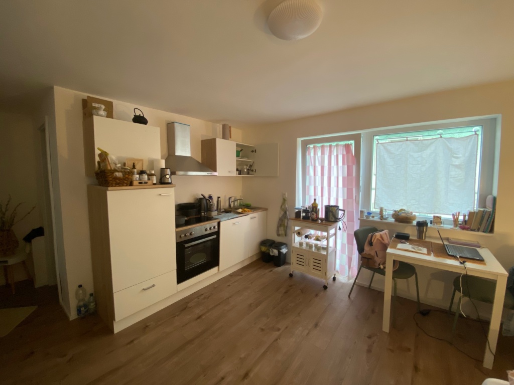 Vermiete meine gepflegte, voll möblierte 1-Zimmer-Wohnung befristet an eine zuverlässige Einzelperson