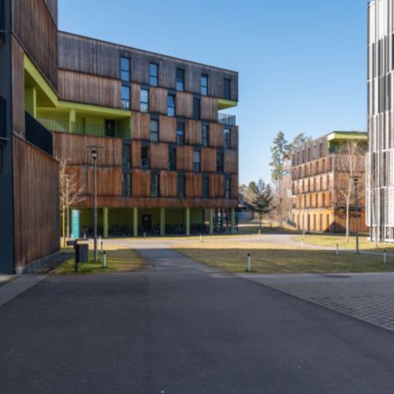 Studio Apartment for Sublet near Technische Fakultät – Private Kitchen & Bathroom