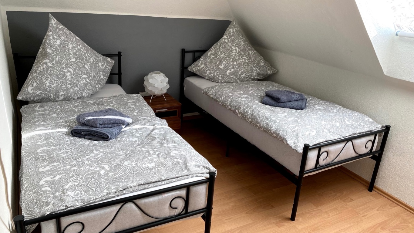 Möblierte Dachgeschosswohnung in Bremerhaven - Wulsdorf – Lüneburger Straße 33, 27572 Bremerhaven Wulsdorf – Vorschaubild 9