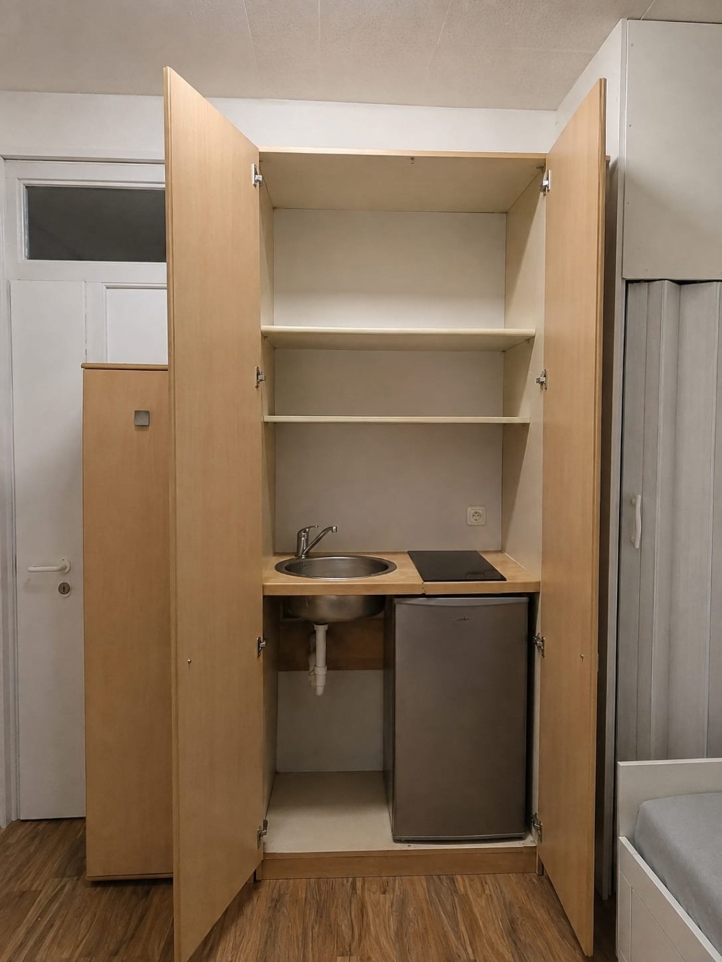 Voll möbliertes Einzimmerapartment mit separater Küche und Bad – Albertstraße, 47059 Duisburg Ruhrort – Vorschaubild 2