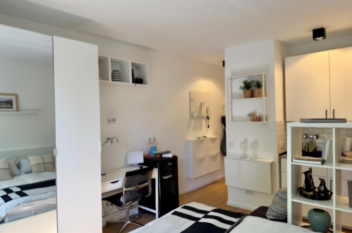 Balkon + Garten: Möblierte und frisch renovierte 1 Zimmer-Wohnung in der Innenstadt – Steinstr, 50676 Köln Altstadt-Süd – Vorschaubild 5