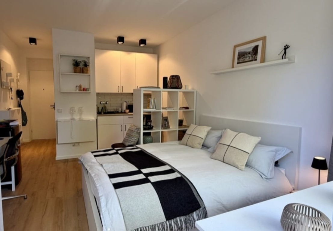 Balkon + Garten: Möblierte und frisch renovierte 1 Zimmer-Wohnung in der Innenstadt