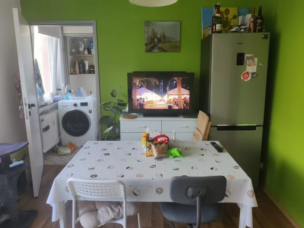 Schöne 67 m2 Wohnung mit 2 Schlafzimmern, großem Balkon und kostenlosem Parkplatz in Scheidt – Bahnhofstr. 5, 66133 Saarbrücken Scheidt – Vorschaubild 3