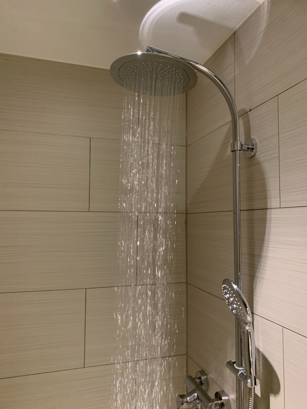 1-Zimmer-Wohnung Oststadt Gottesauer Straße - Regendusche