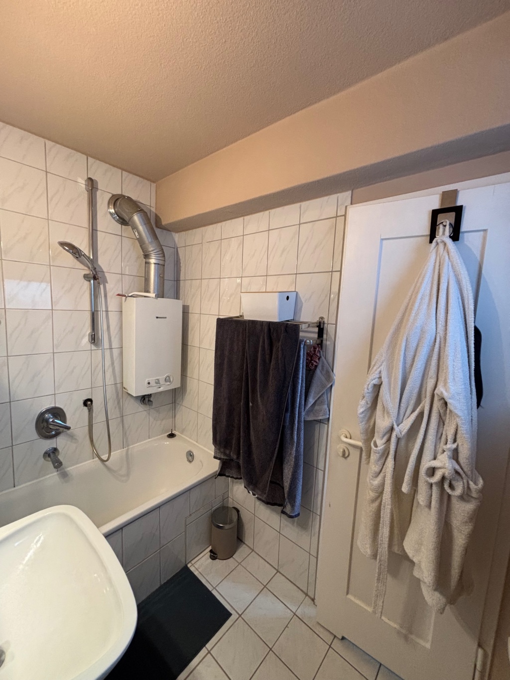 2-Zimmerwohnung mit Gartenterrasse an Studentenpaar in Stuttgart – Alosenweg 47, 70329 Stuttgart Hedelfingen – Vorschaubild 6