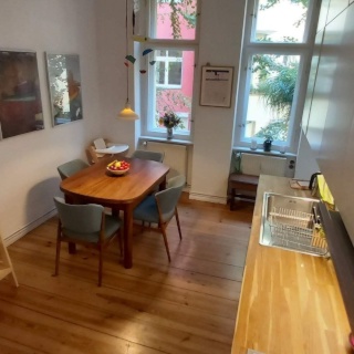 Helle 2-Zimmer-Wohnung mit großer Wohnküche & zwei Balkonen in Schöneberg (befristet bis Ende 2027) — photo 1