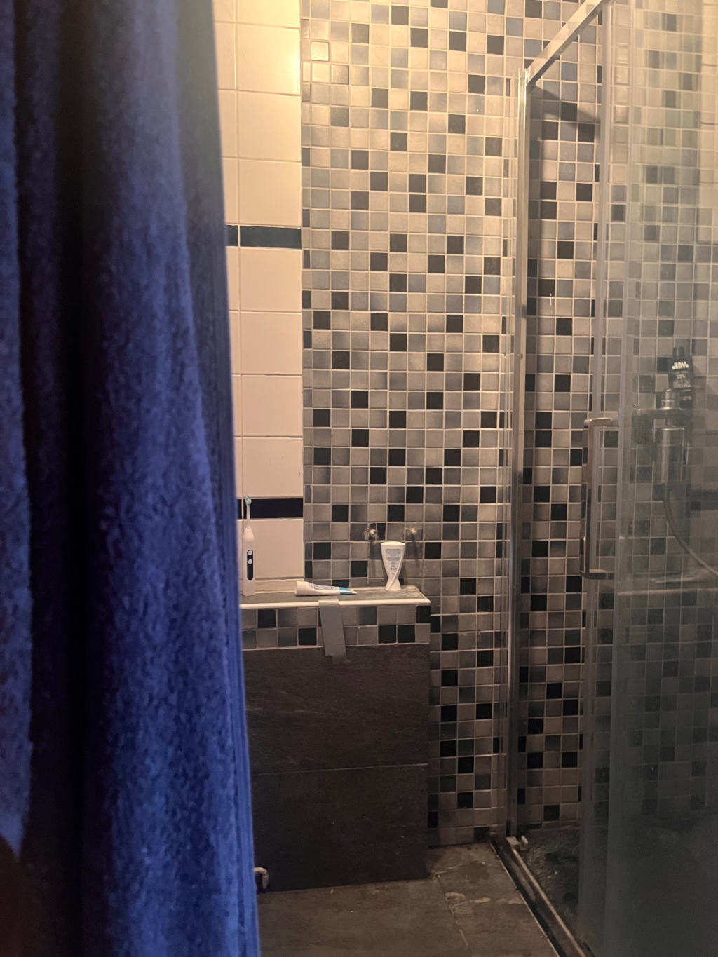 Grosse Hinterhaus Wohnung zur Zwischenmiete Nov-März – Kieler Straße, 24143 Kiel Gaarden-Ost – Vorschaubild 3