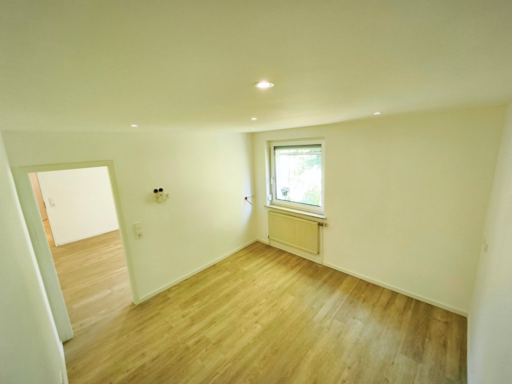 Wunderschöne, frisch renovierte 3-Zimmer-Wohnung mit Balkon & Einbauküche – Burgstr 51, 70569 Stuttgart Kaltental – Vorschaubild 3
