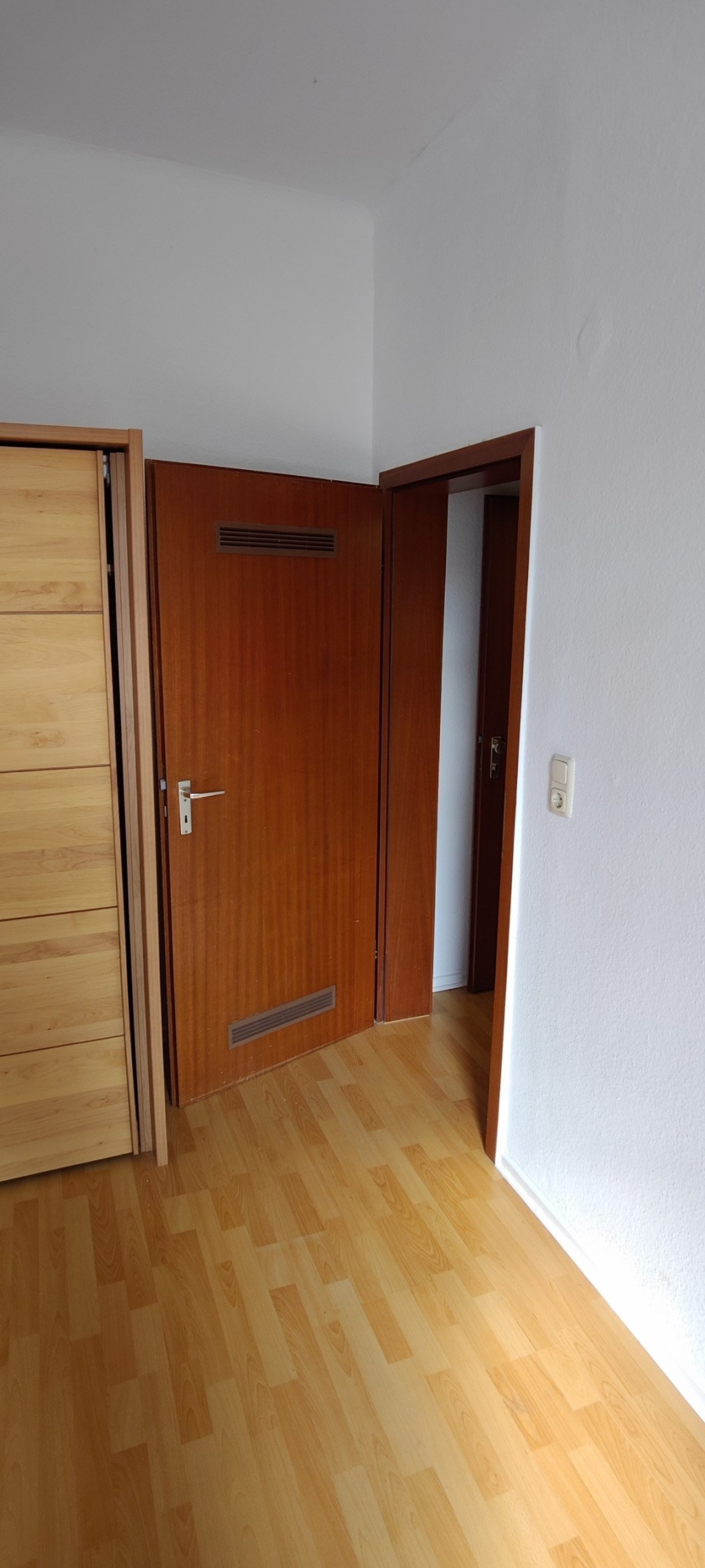 Möblierte 2-Zimmer Wohnung im Altbau in sehr zentraler Lage mit Dachterrasse, PV-Anlage und Klimaanlage – Stephanstraße 2, 52064 Aachen Aachen – Vorschaubild 7