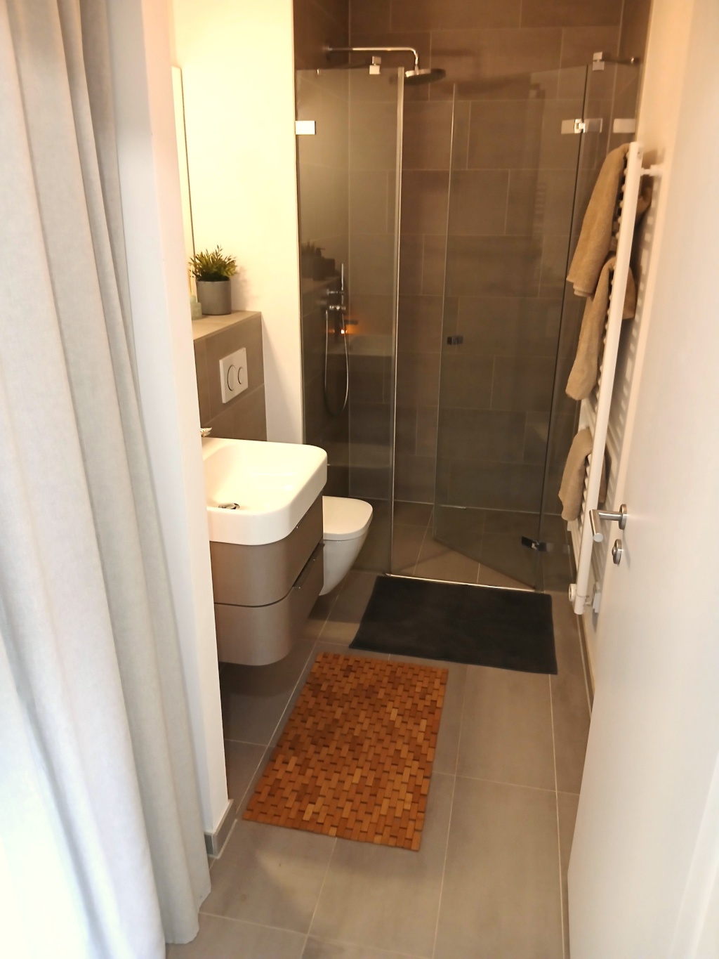 Neuwertige 2-Zimmer-Wohnung in Köln-Ehrenfeld mit Balkon | 2-3 Wochen Zwischenmiete im September 2026 | Komplett möbliert – Am Alten Gueterbahnhof, 50825 Köln Ehrenfeld – Vorschaubild 18