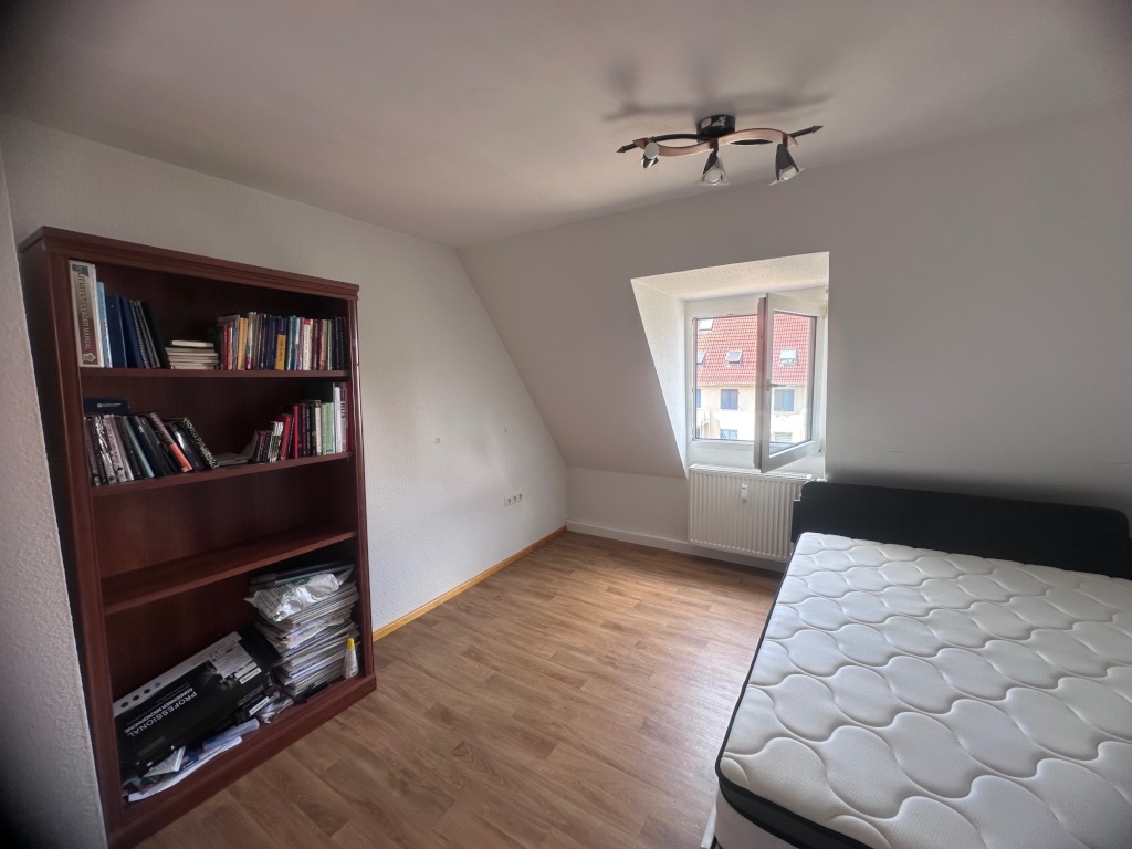 2 - Zimmer Dachgeschoss Wohnung – Am Schlittweg 7, 67657 Kaiserslautern Innenstadt – Vorschaubild 2