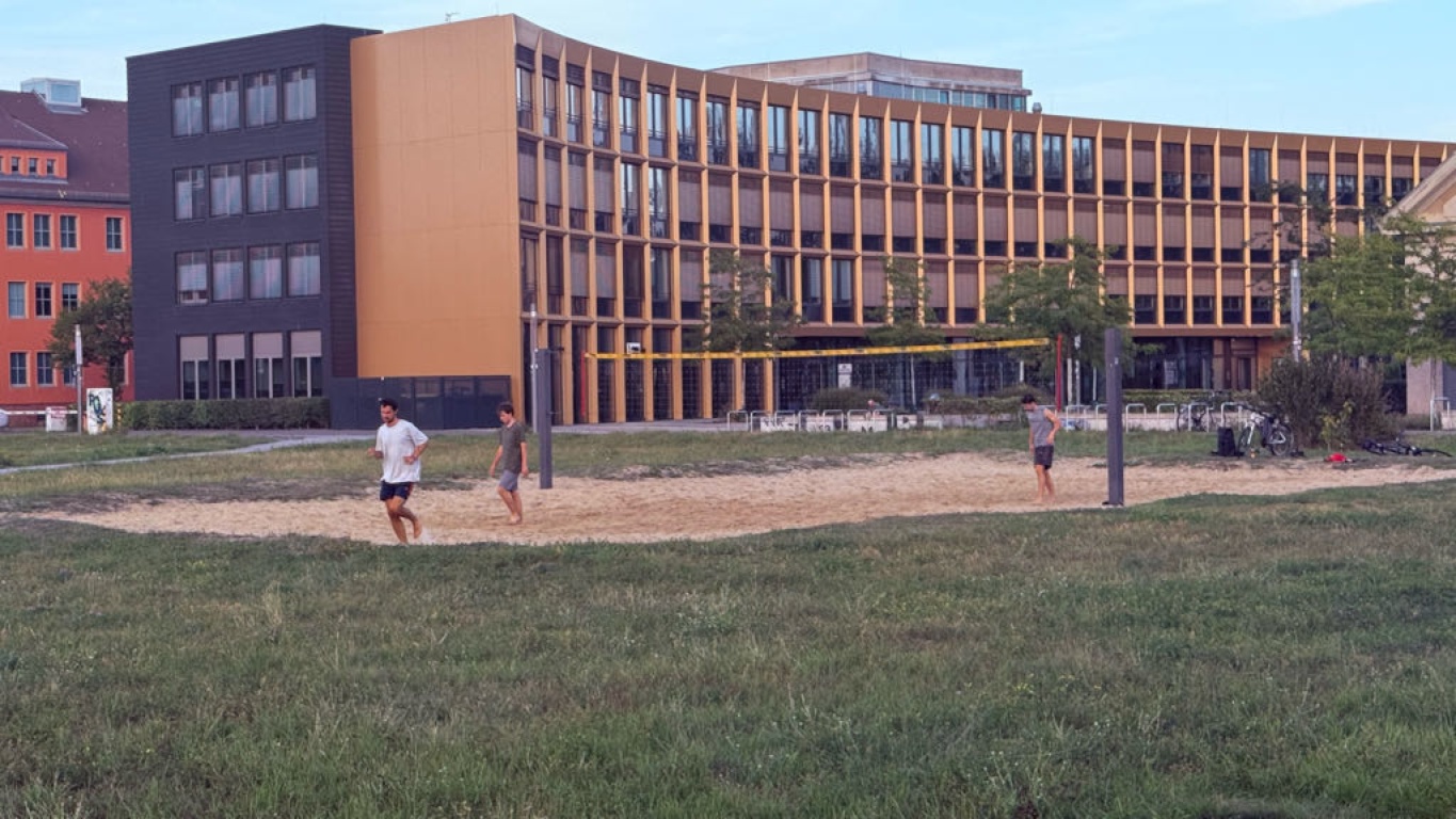WG-Zimmer Adlershof Newtonstraße 11 - Volleyballplatz 5 min