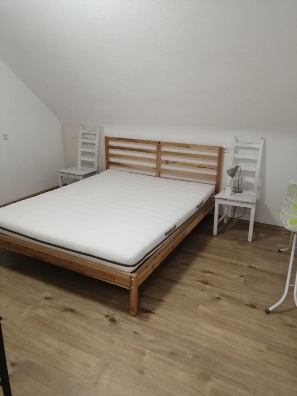 ein Zim. frei von möbiliziert Vier Zimmer Wohnung 7Km von Zentrum, mit Garten Parkplatz/one room free from furnitured four rooms apartment with garten and parkplace – Nürnberger str 100, 70374 Stuttgart Bad Cannstatt – Vorschaubild 9