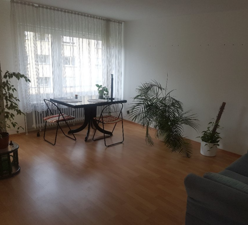 Sehr ruhig gelegene, helle 2 1/2 Zimmer-Wohnung in Stuttgart Bad Cannstatt – Einsteinstrasse, 70374 Stuttgart Bad Cannstatt – Vorschaubild 2