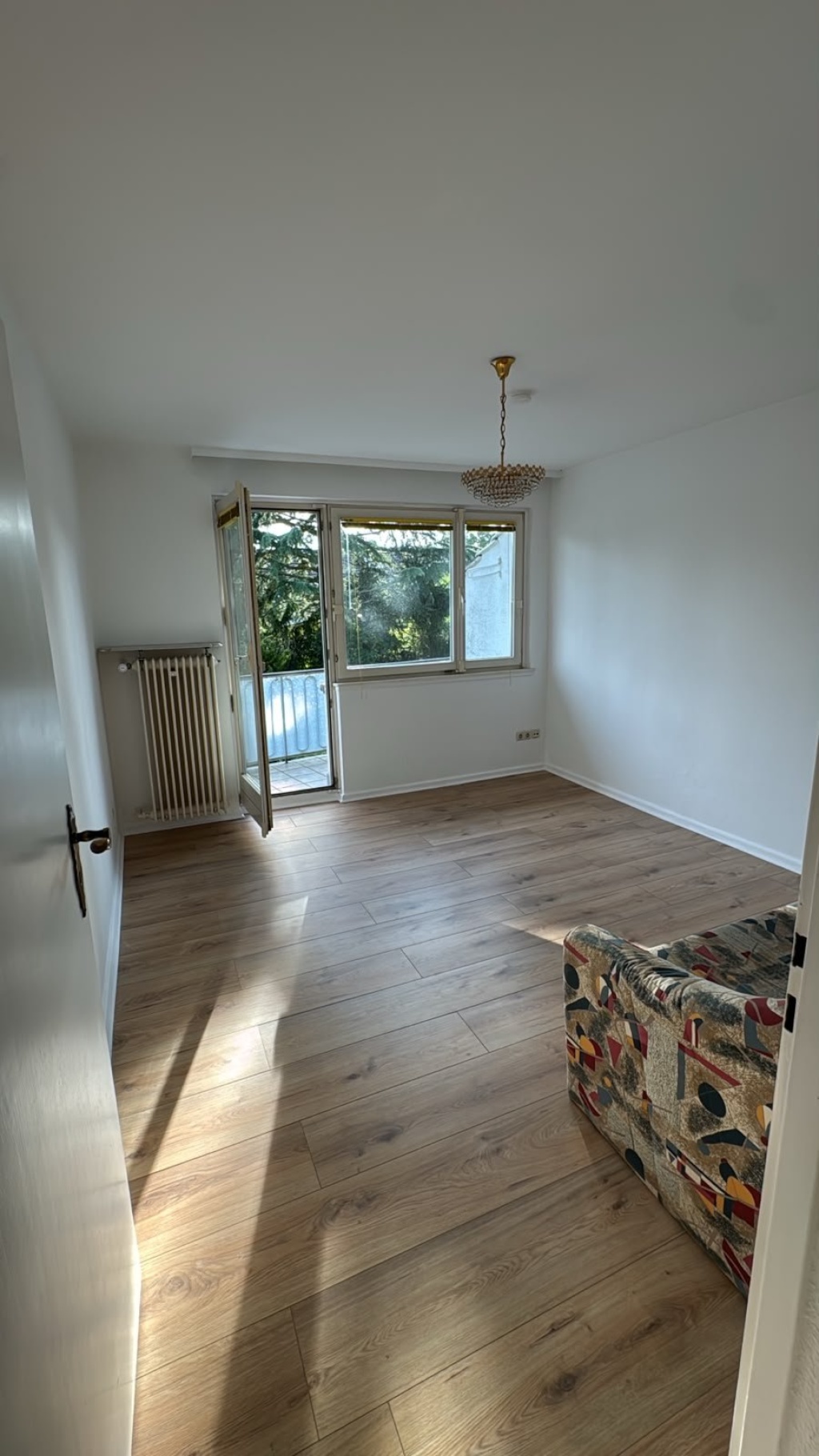 Schönes Zuhause mit Garten, Kamin & Balkon zur Zwischenmiete in Frankfurt-Dornbusch – 60320 Frankfurt am Main Dornbusch – Vorschaubild 3