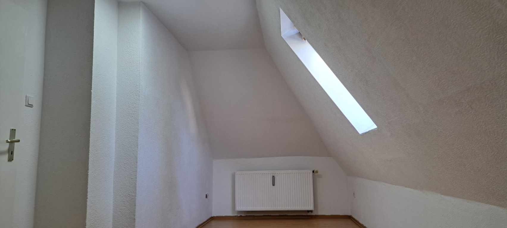 2 Zimmer Dachgeschoss Wohnung in München Laim/Hadern ab sofort tel.:+4917646160325 nur Anrufe – Fürstenriederstr. 190, 81377 München Laim – Vorschaubild 14