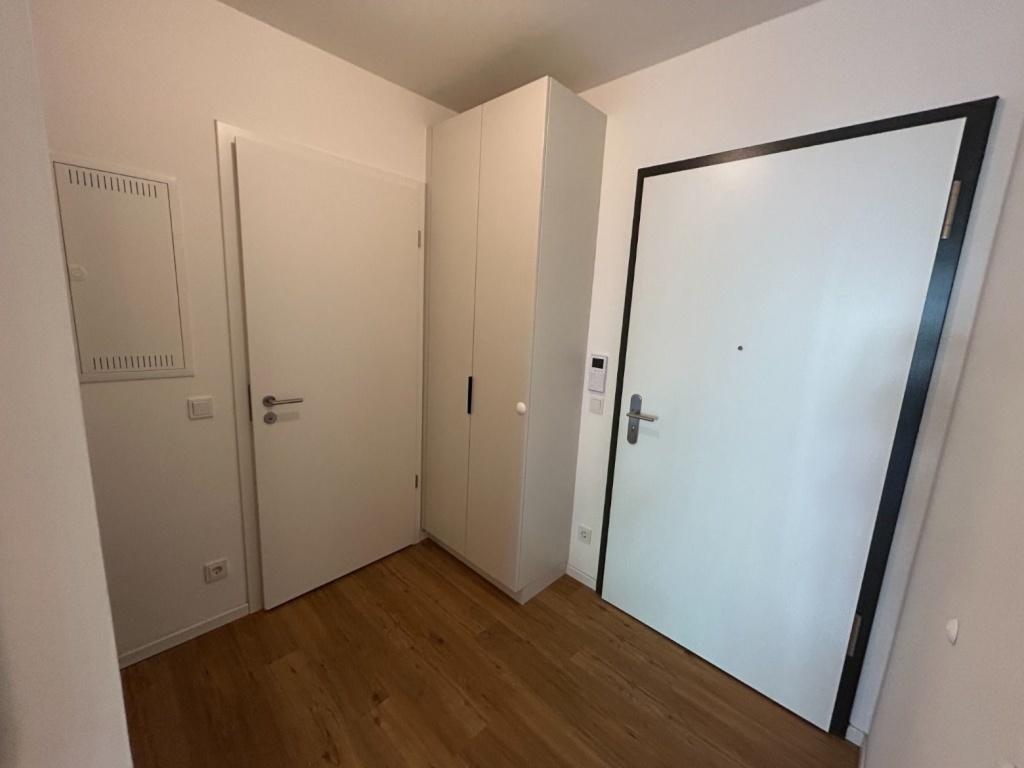 1-Zimmer-Wohnung Berlin Biedenkopfer Straße 54 - Eingangsbereich mit Schrank