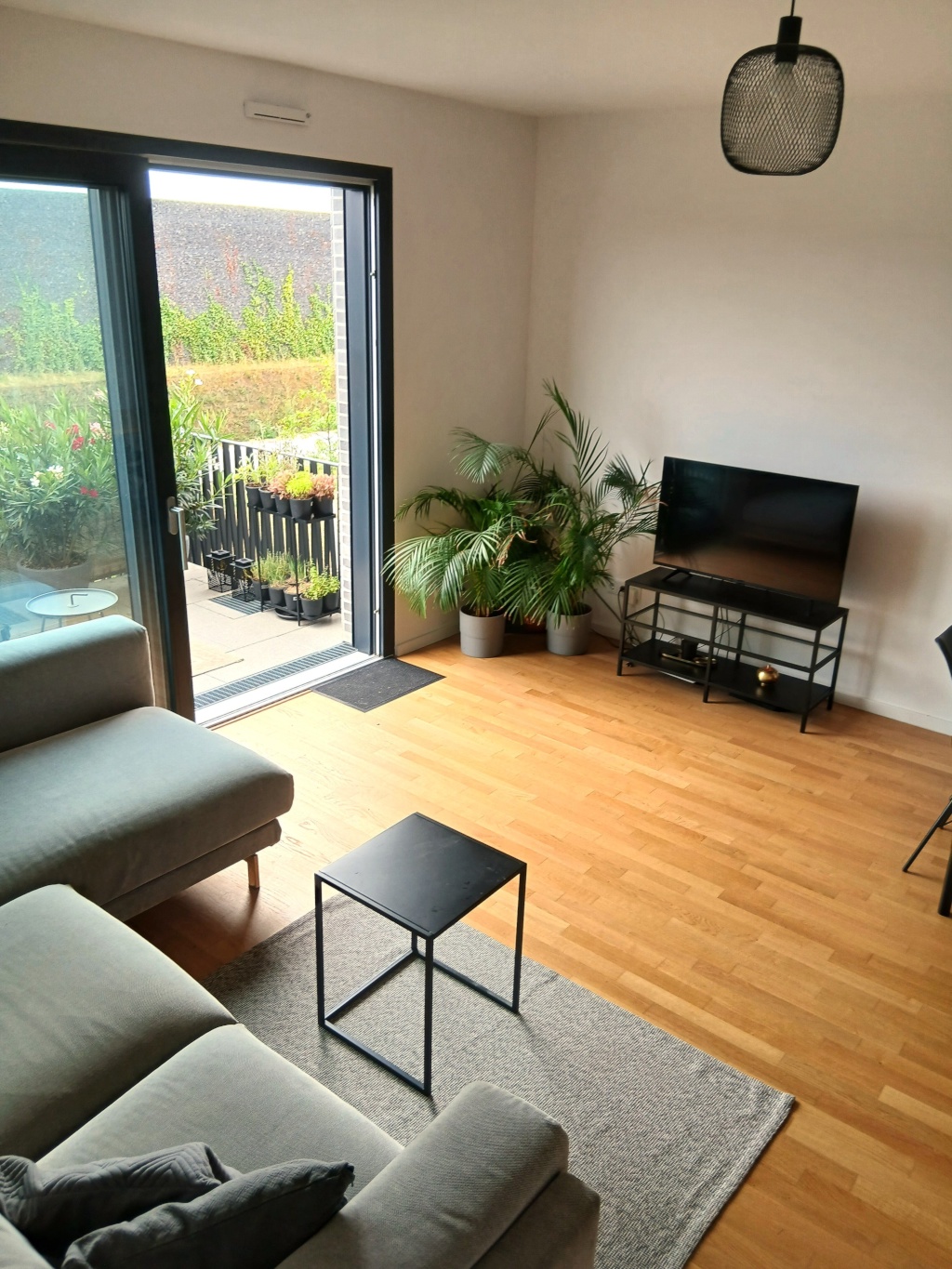 Neuwertige 2-Zimmer-Wohnung in Köln-Ehrenfeld mit Balkon | 2-3 Wochen Zwischenmiete im September 2026 | Komplett möbliert – Am Alten Gueterbahnhof, 50825 Köln Ehrenfeld – Vorschaubild 15
