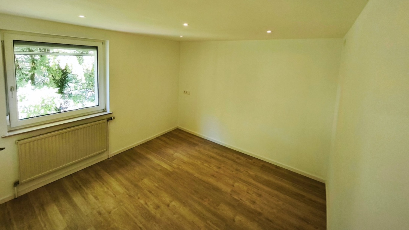 Wunderschöne, frisch renovierte 3-Zimmer-Wohnung mit Balkon & Einbauküche – Burgstr 51, 70569 Stuttgart Kaltental – Vorschaubild 2