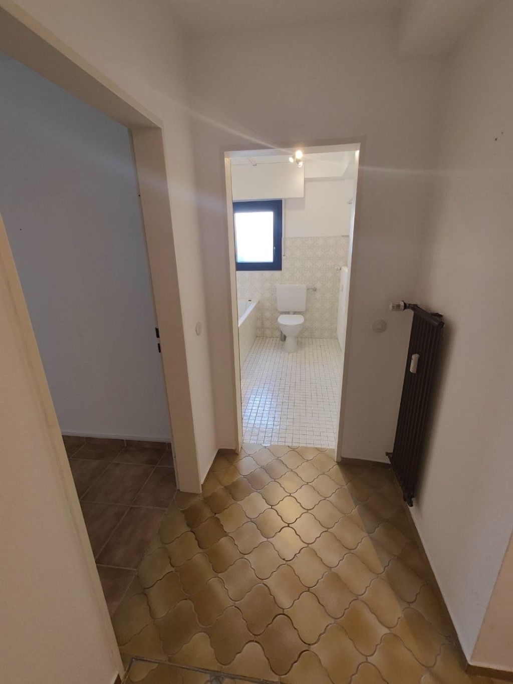 1-Zimmer-Wohnung hell mit Küche in bester Lage nah am Poppeldorfer Schloss – Lotharstraße 44, 53115 Bonn Kessenich – Vorschaubild 8