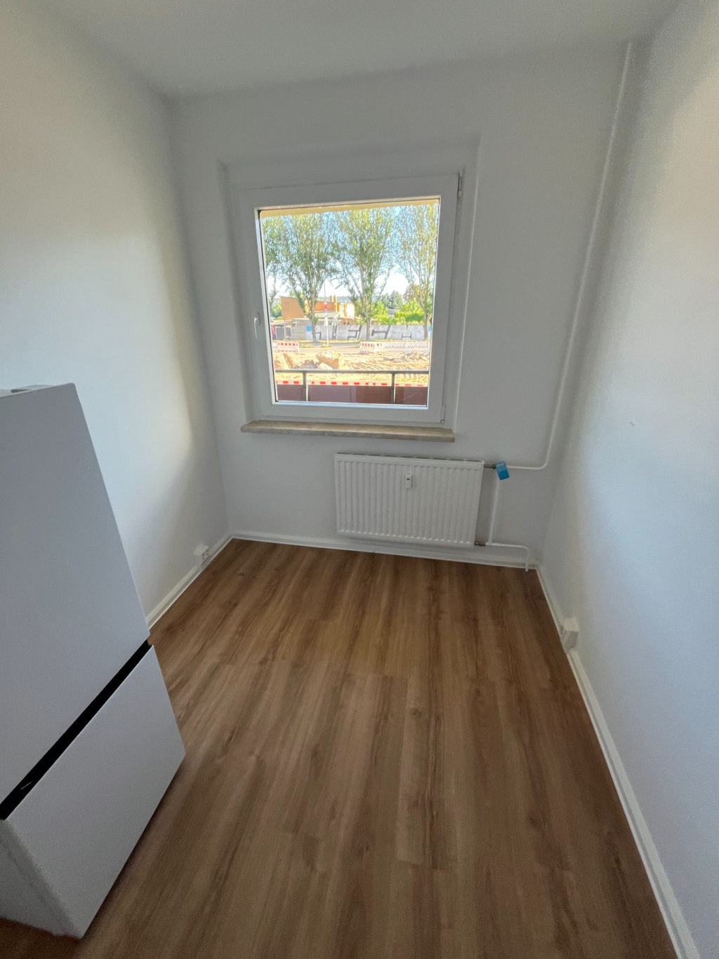 Sanierte 3-Zimmer-Wohnung mit Balkon, Einbauküche, Waschmaschine / Renovated 3-room apartment with balcony, fitted kitchen, and washing machine – Milchweg 4, 39128 Magdeburg Neustädter Feld – Vorschaubild 6