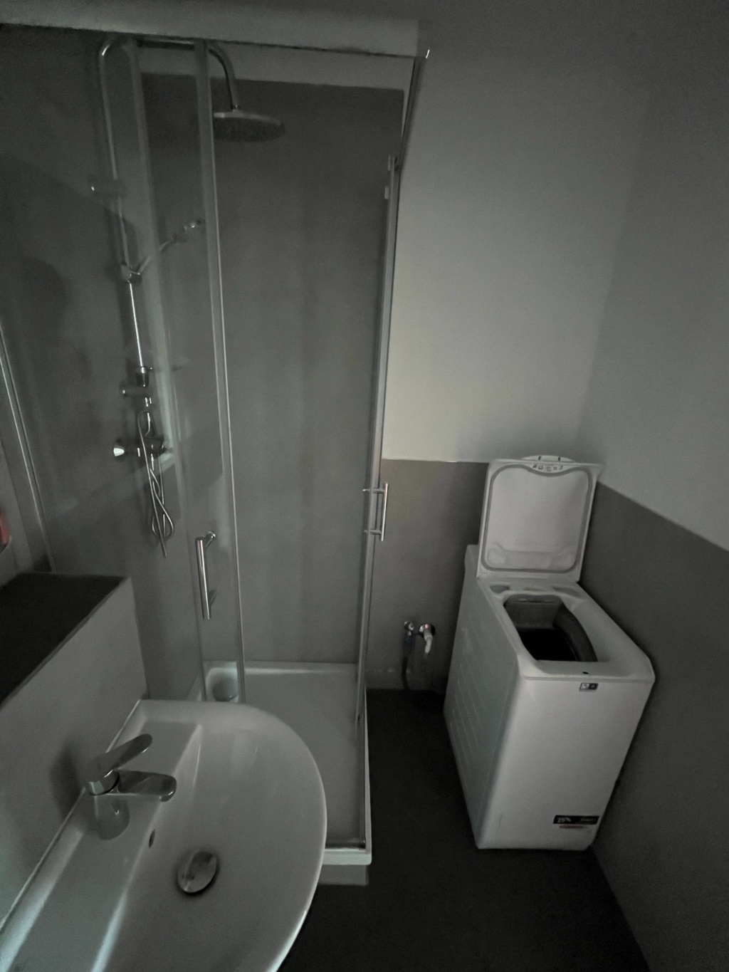 Sanierte 3-Zimmer-Wohnung mit Balkon, Einbauküche, Waschmaschine / Renovated 3-room apartment with balcony, fitted kitchen, and washing machine – Milchweg 4, 39128 Magdeburg Neustädter Feld – Vorschaubild 9