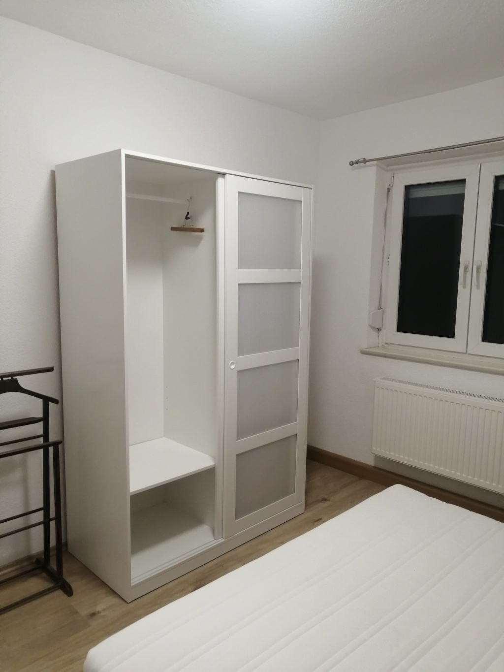 ein Zim. frei von möbiliziert Vier Zimmer Wohnung 7Km von Zentrum, mit Garten Parkplatz/one room free from furnitured four rooms apartment with garten and parkplace – Nürnberger str 100, 70374 Stuttgart Bad Cannstatt – Vorschaubild 10