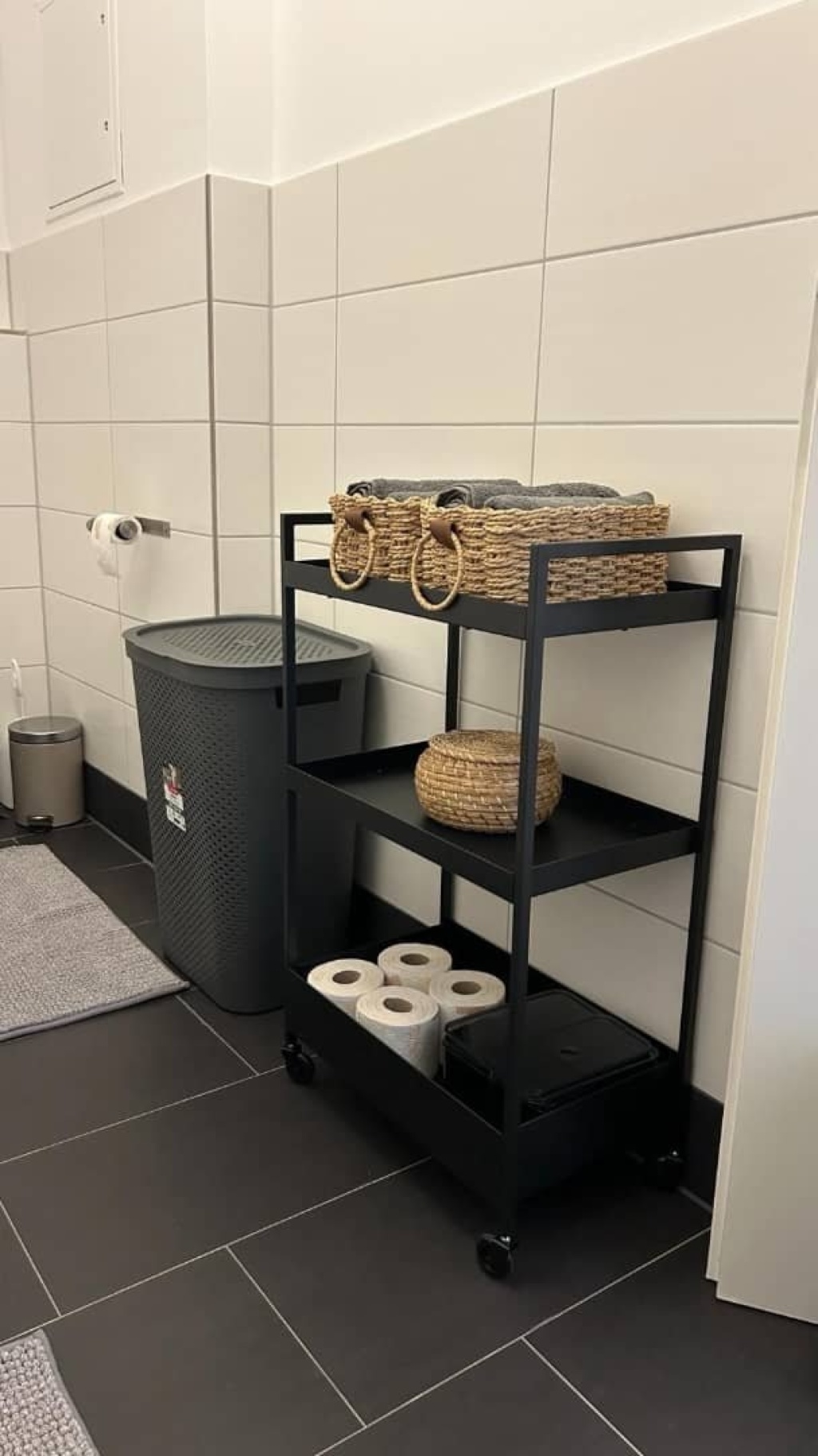 Erste Wohnung nach hochwertiger Sanierung verfügbar. Modernes, helles und komplett möbliertes Einzimmerapartment in einem der schönsten sanierten historischen Gebäude Leipzigs, Rosa-Luxemburg-Straße 48, 04315 Leipzig-Ost. – Rosa-Luxemburg-Straße 48, 4315 Leipzig Zentrum-Ost – Vorschaubild 7