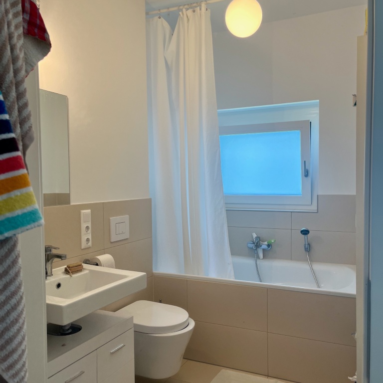 Ruhige und schön geschnittene 3-Zimmer-Wohnung am Mauerpark ab September zur Untermiete – Bärbel-Bohley-Ring, 13355 Berlin Gesundbrunnen – Vorschaubild 7