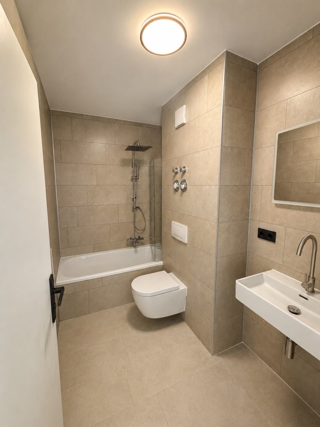 Wohnung Neuhausen-Nymphenburg leonrodstr 26 - Badezimmer mit Regendusche