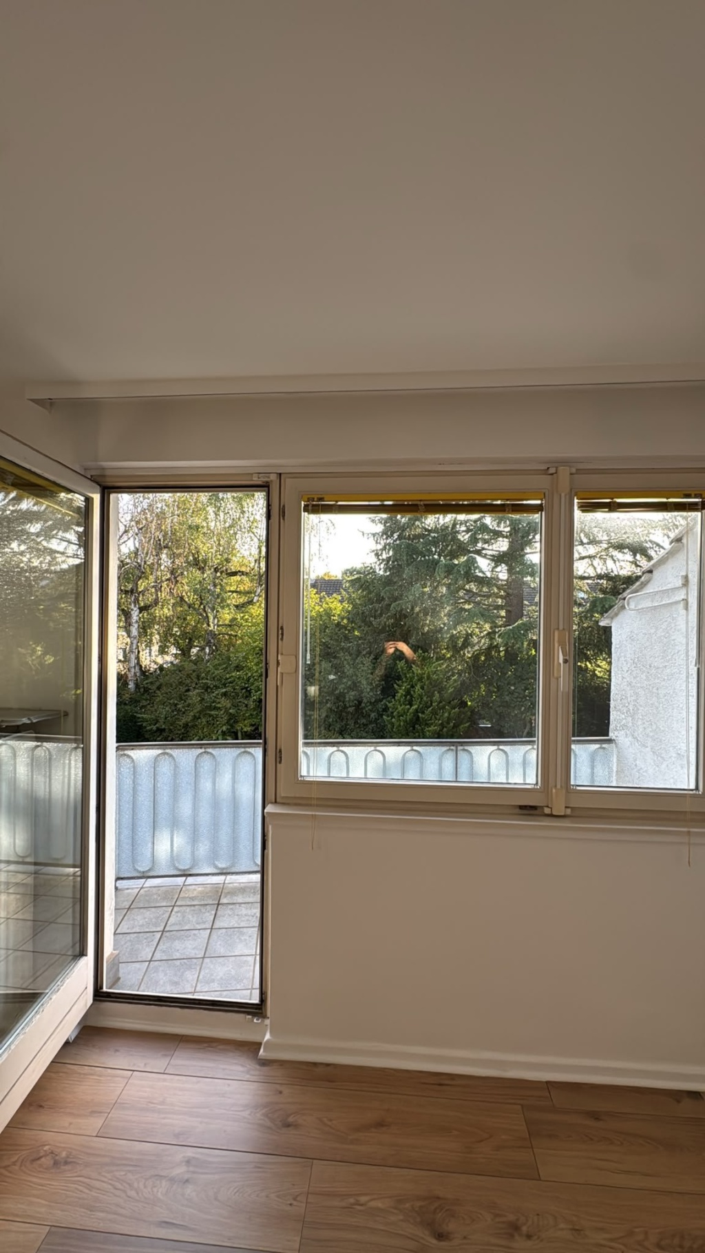 Schönes Zuhause mit Garten, Kamin & Balkon zur Zwischenmiete in Frankfurt-Dornbusch – 60320 Frankfurt am Main Dornbusch – Vorschaubild 4