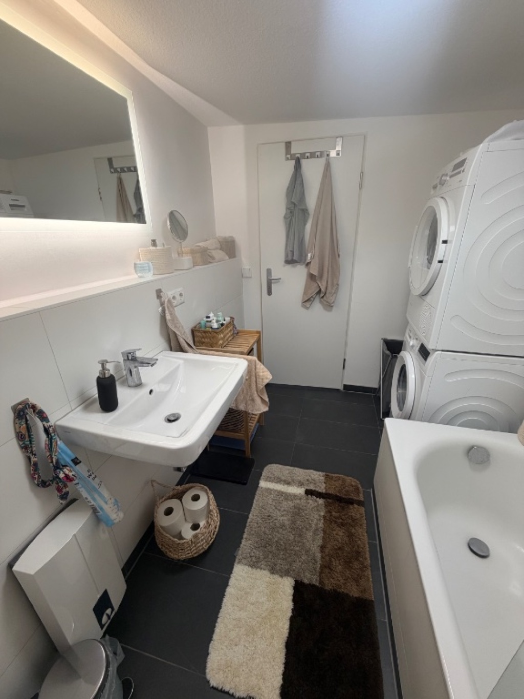 Traumhafte 68 qm in Hamburg-Uhlenhorst direkt am Kanal | möbliert | Balkon | 15.02.–31.05.2027 – Hartwicusstraße 8, 22087 Hamburg Uhlenhorst – Vorschaubild 3