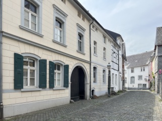 Anzeigenbild: Studentenappartement ab 1. Okt. 2026 oder früher, teilmöbliert, mit Küche und Duschbad