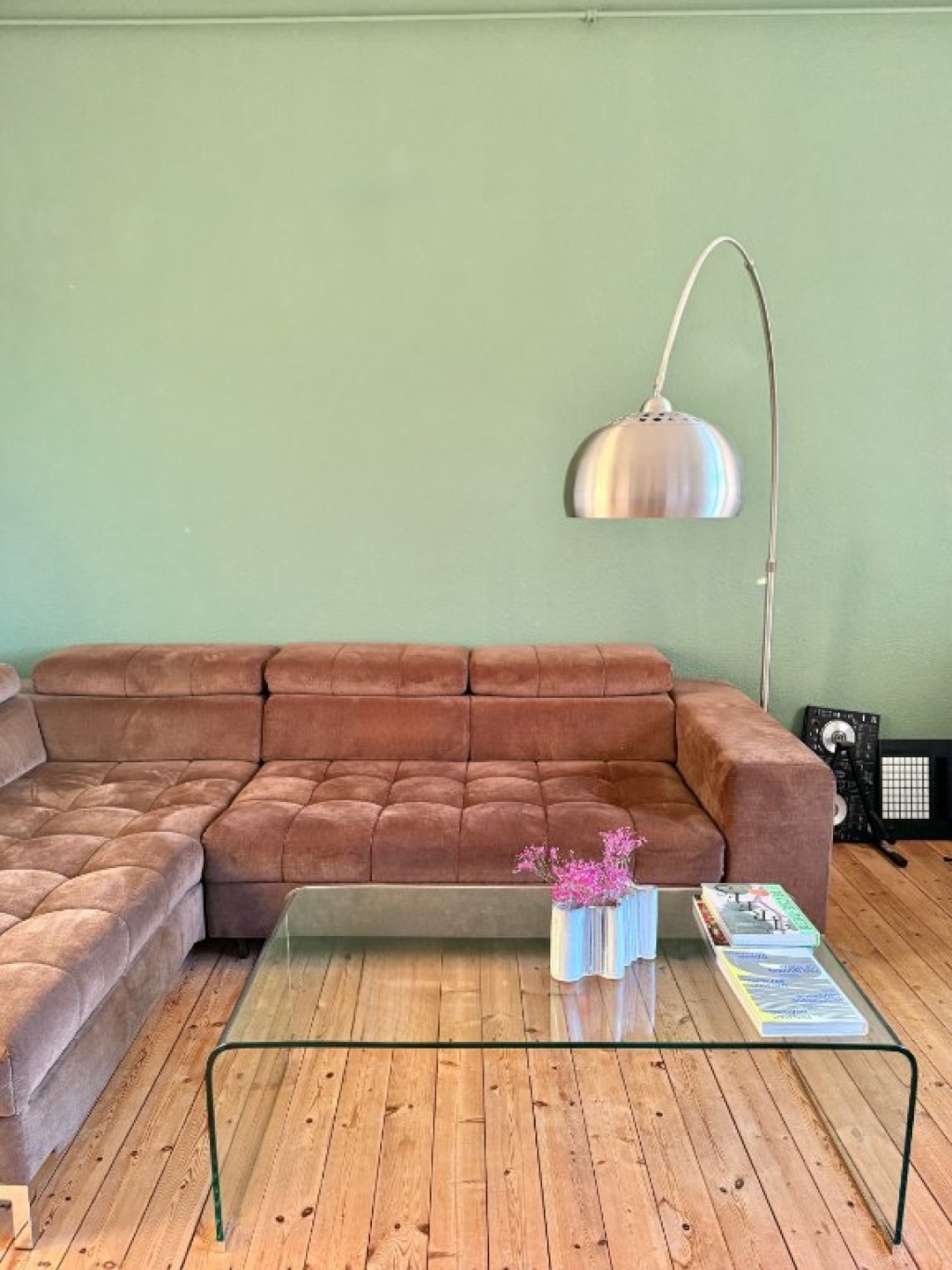 Wohnung Neukölln Schaffhausener Straße - Living room: couch