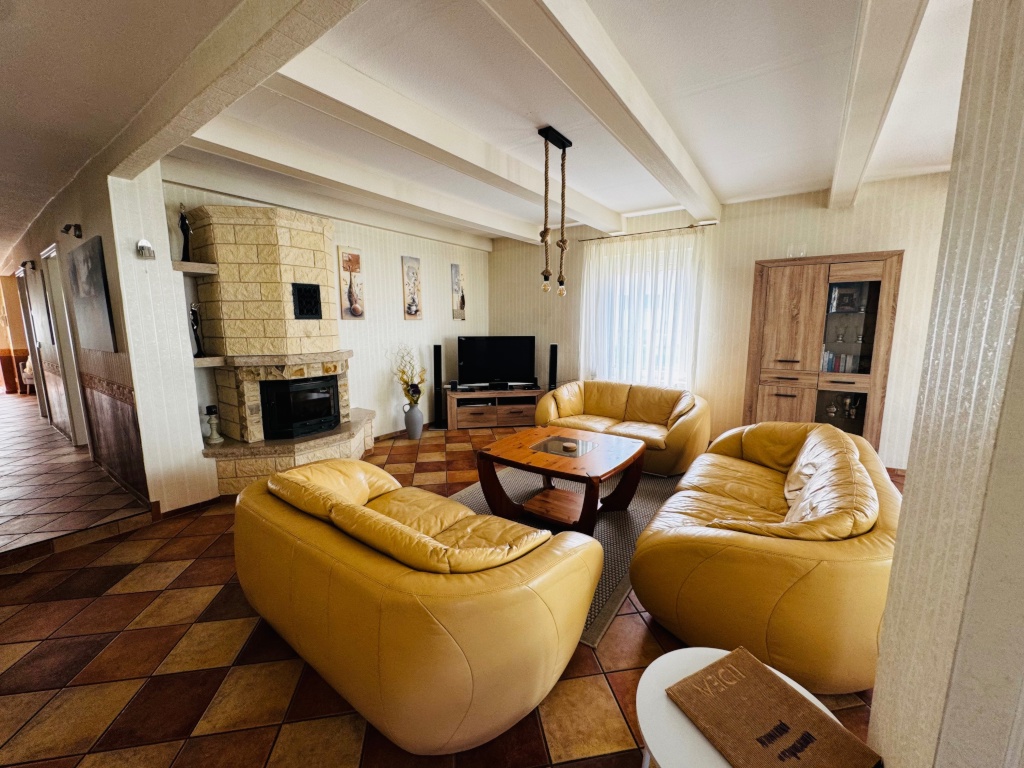 WG-Zimmer Friedrichsfelde Marzahner Chaussee 204 - Wohnzimmer mit Kamin